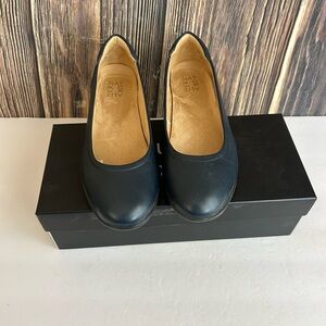 Naturalizer Women's Navy Blue Flats
